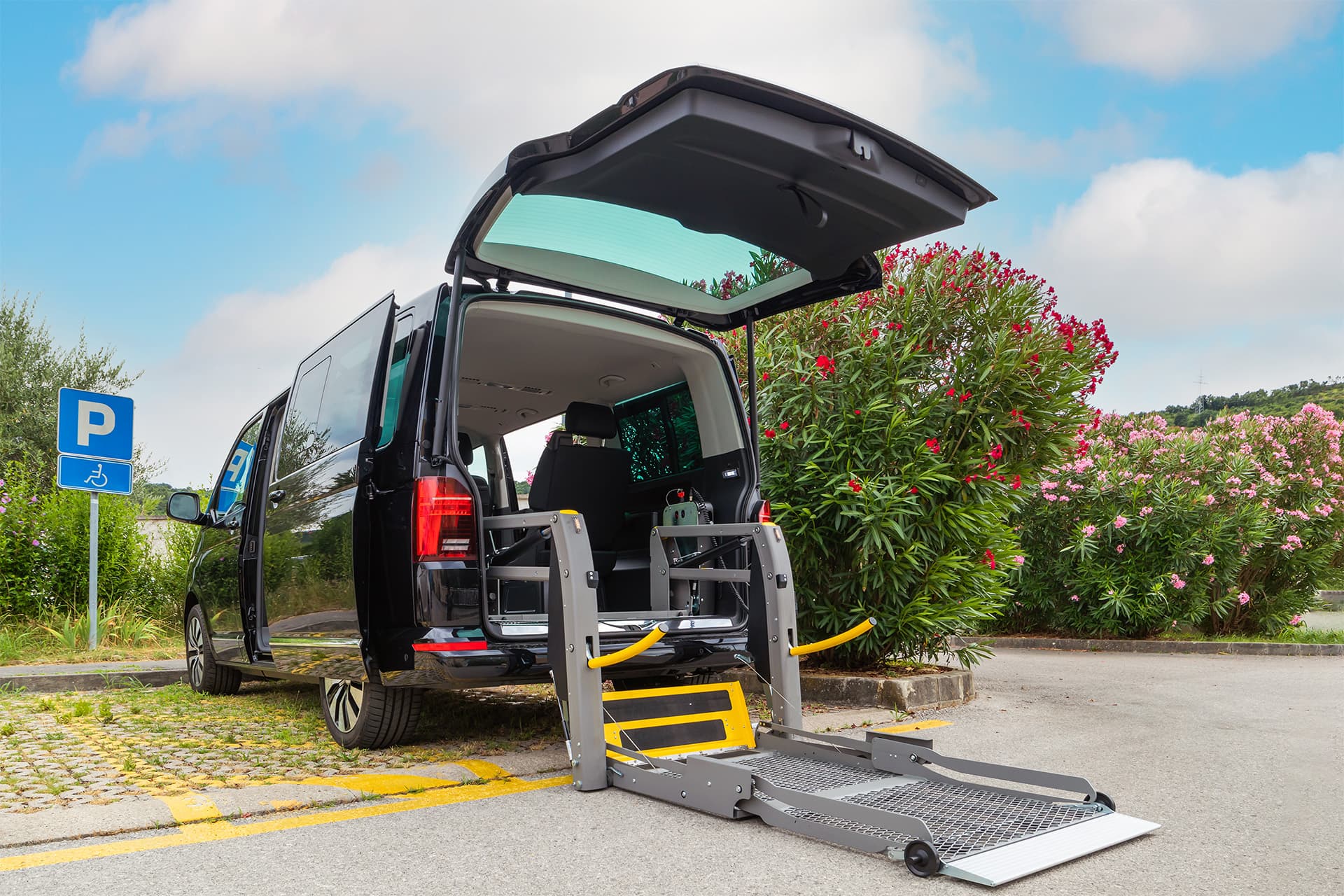 Medical transport vehicle